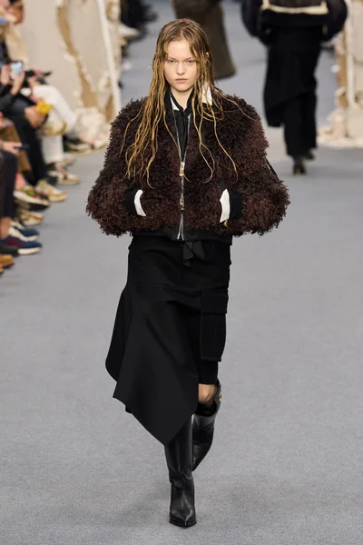 Look 17